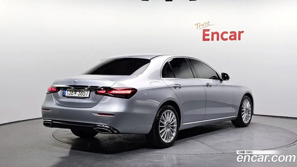 Mercedes-Benz E-Class — фото 10