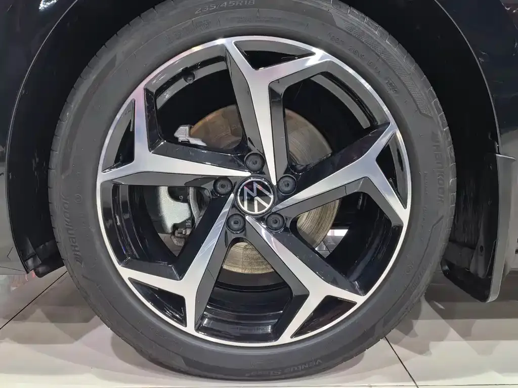 Volkswagen Passat 2024 из CN, фото 4