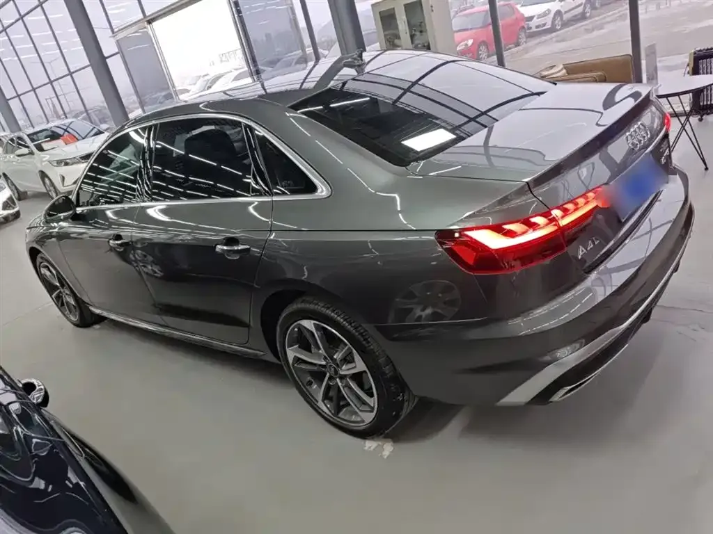 Audi A4L 2022 из CN, фото 8
