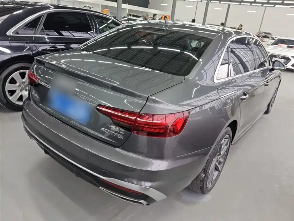 Audi A4L 2022 из CN, фото 3