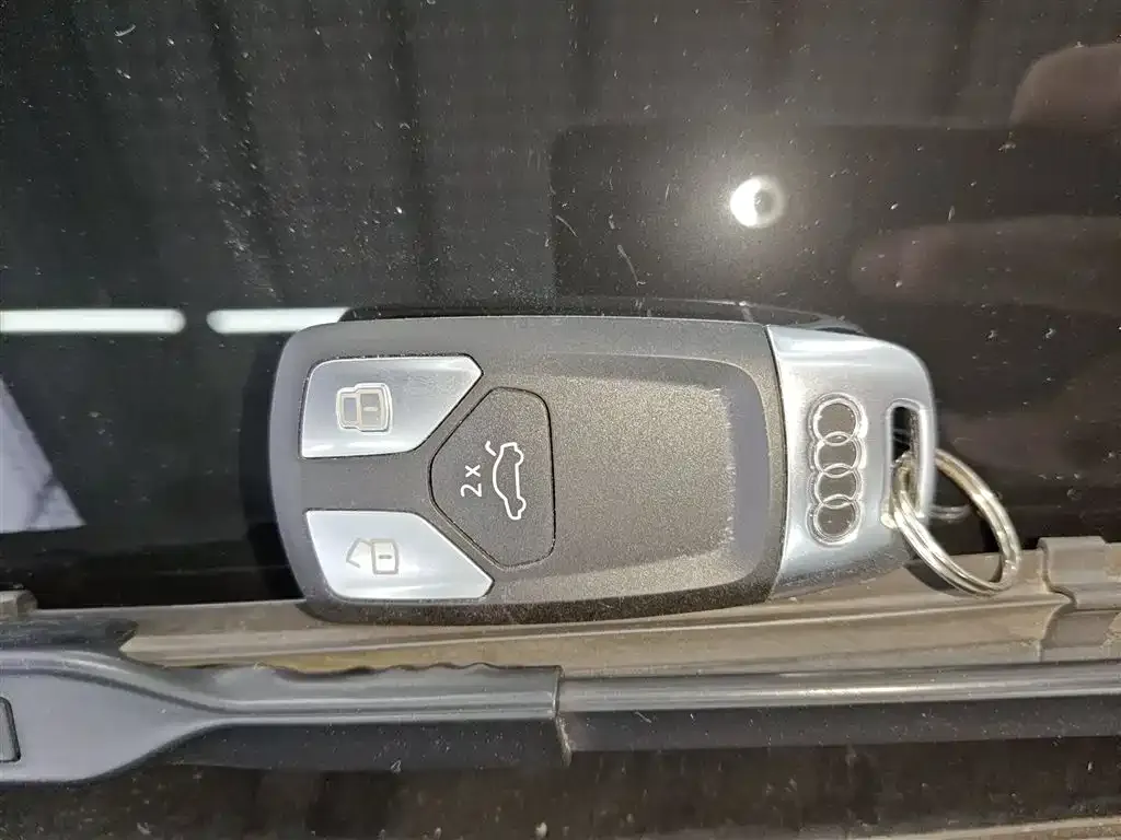 Audi A4L 2022 из CN, фото 10