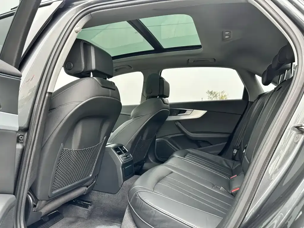Audi A4L 2023 из CN, фото 10