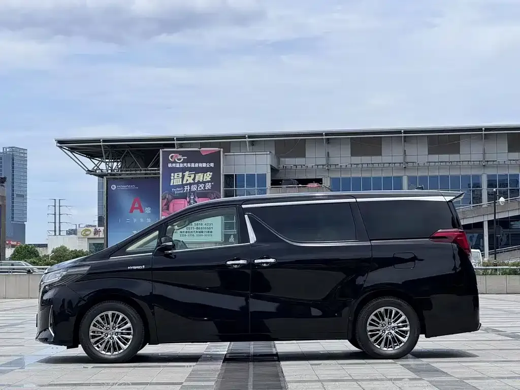 Toyota Alphard — фото 9