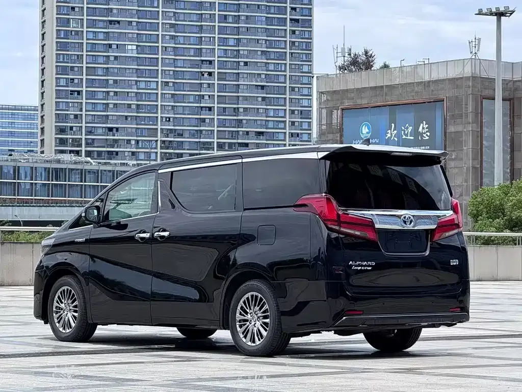 Toyota Alphard — фото 10