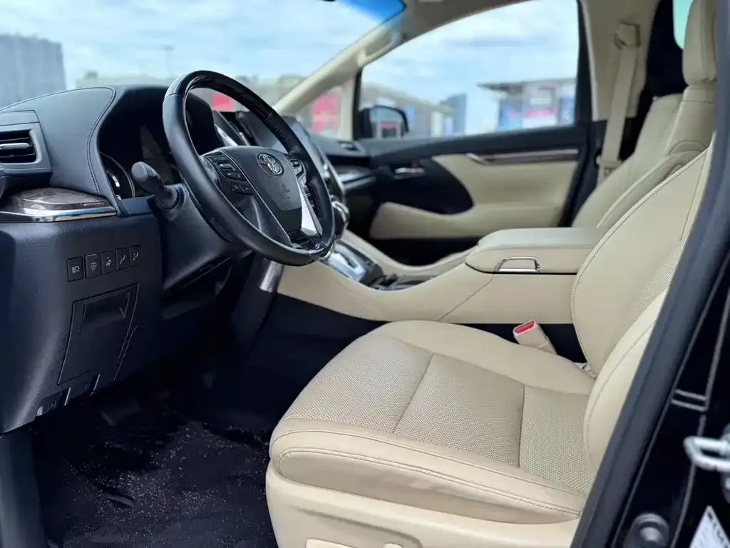 Toyota Alphard — фото 5