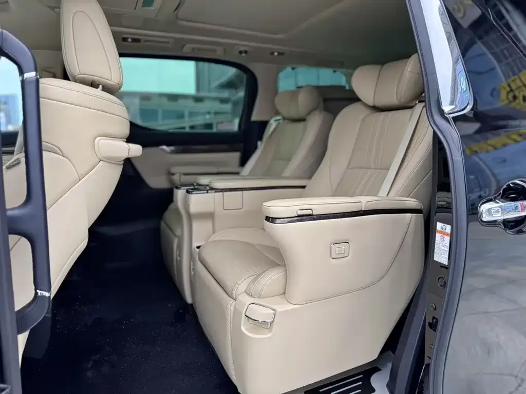 Toyota Alphard — фото 6