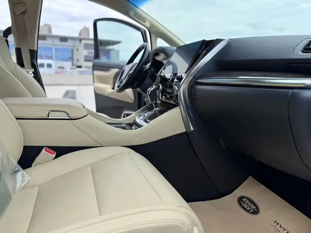 Toyota Alphard — фото 3