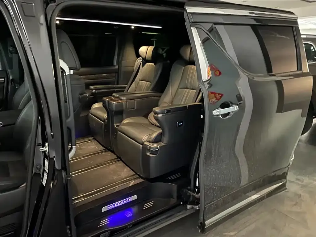 Toyota Vellfire 2023 из CN, фото 2