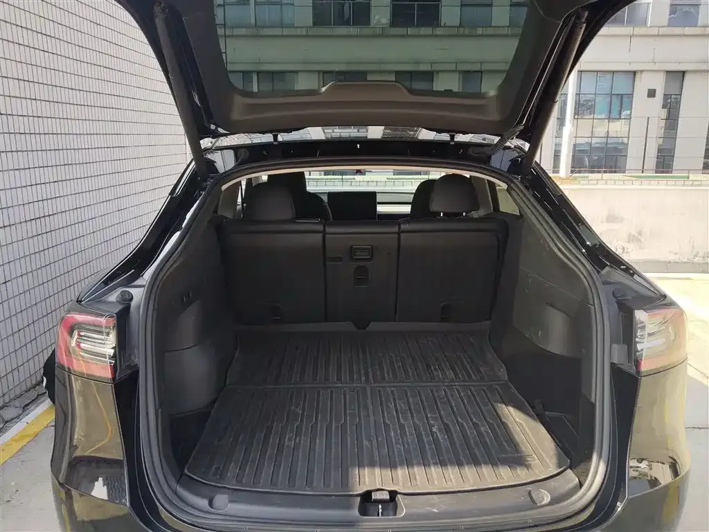 Tesla Model Y 2023 из CN, фото 8