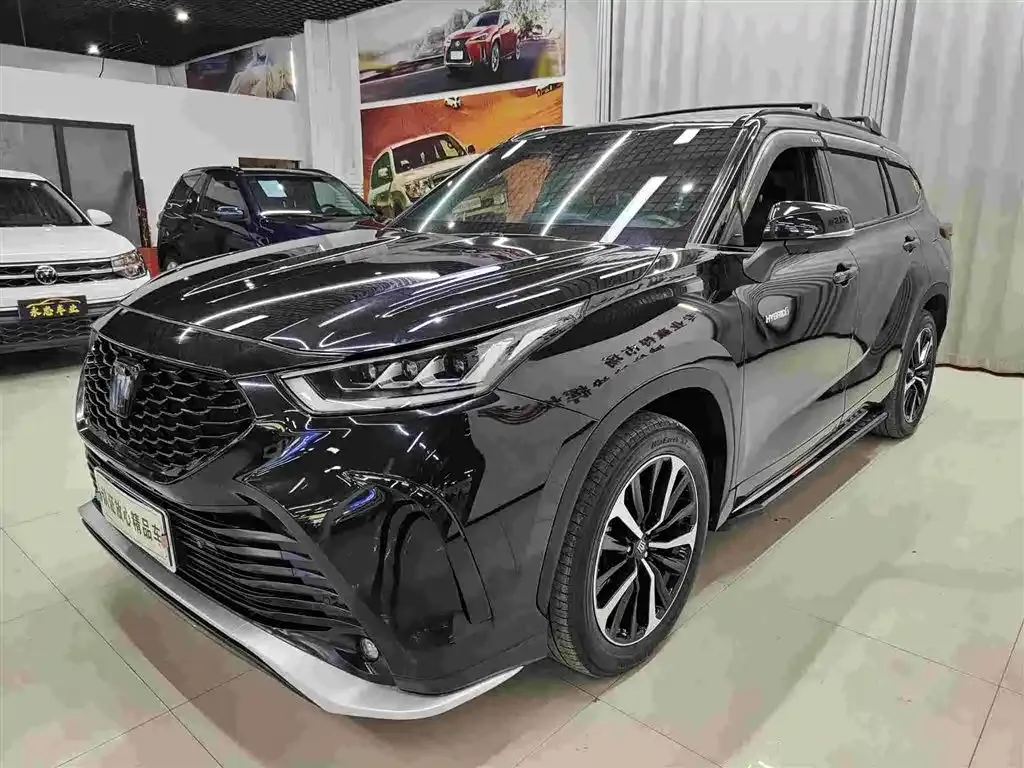 Toyota Crown Kluger 2023 из CN, фото 1