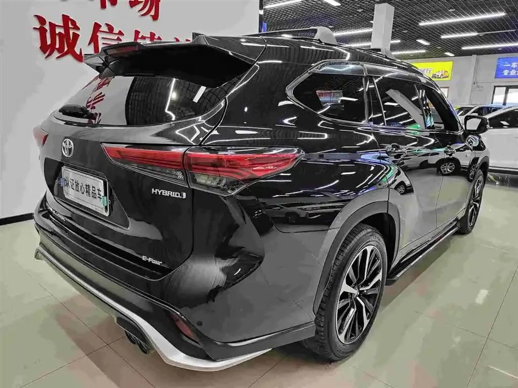 Toyota Crown Kluger 2023 из CN, фото 7