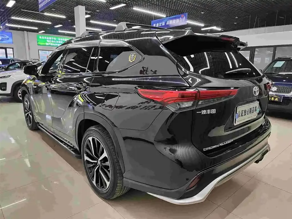 Toyota Crown Kluger 2023 из CN, фото 4