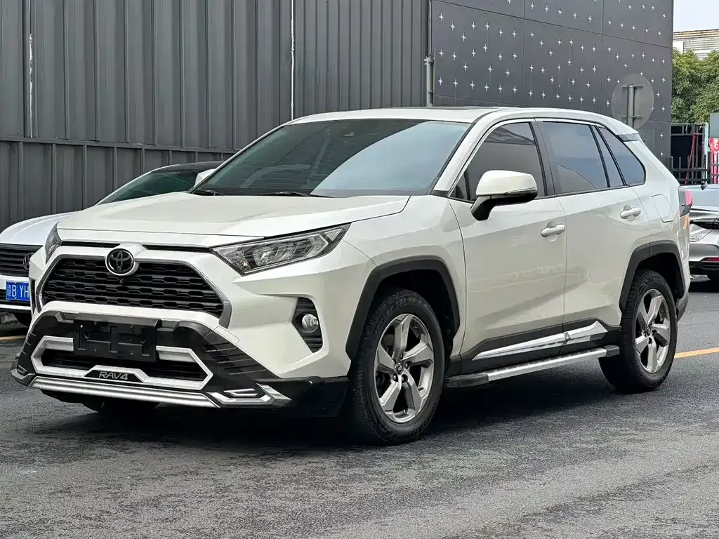 Toyota RAV4 2021 из CN, фото 1