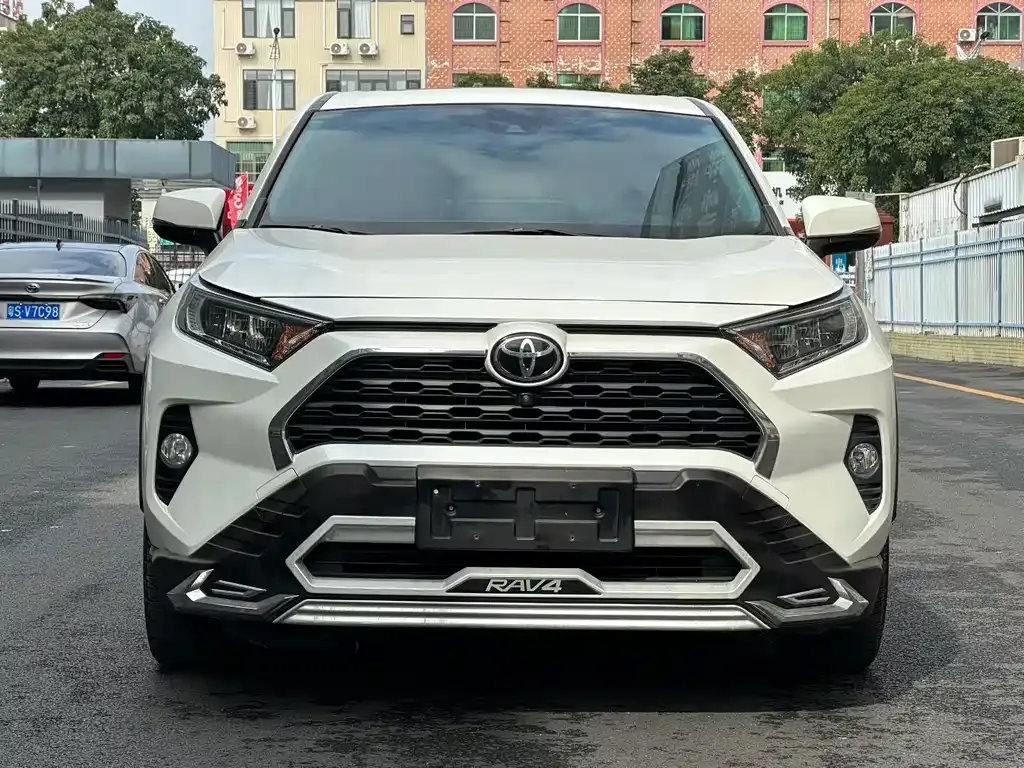 Toyota RAV4 2021 из CN, фото 2