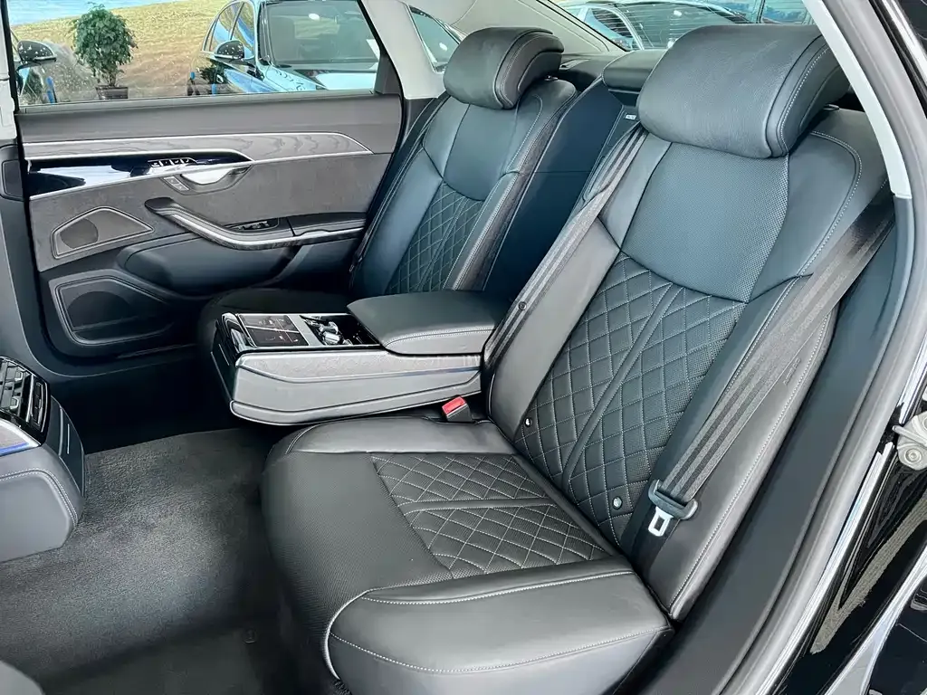 Audi A8 2023 из CN, фото 9