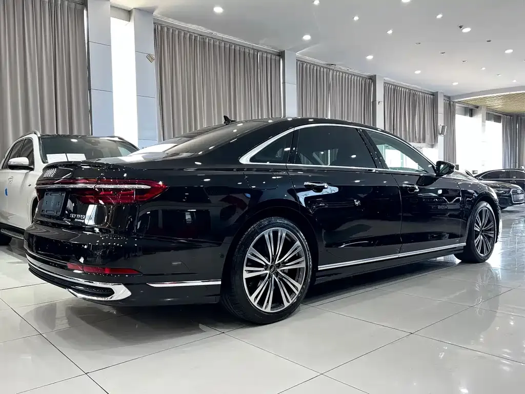 Audi A8 2023 из CN, фото 2