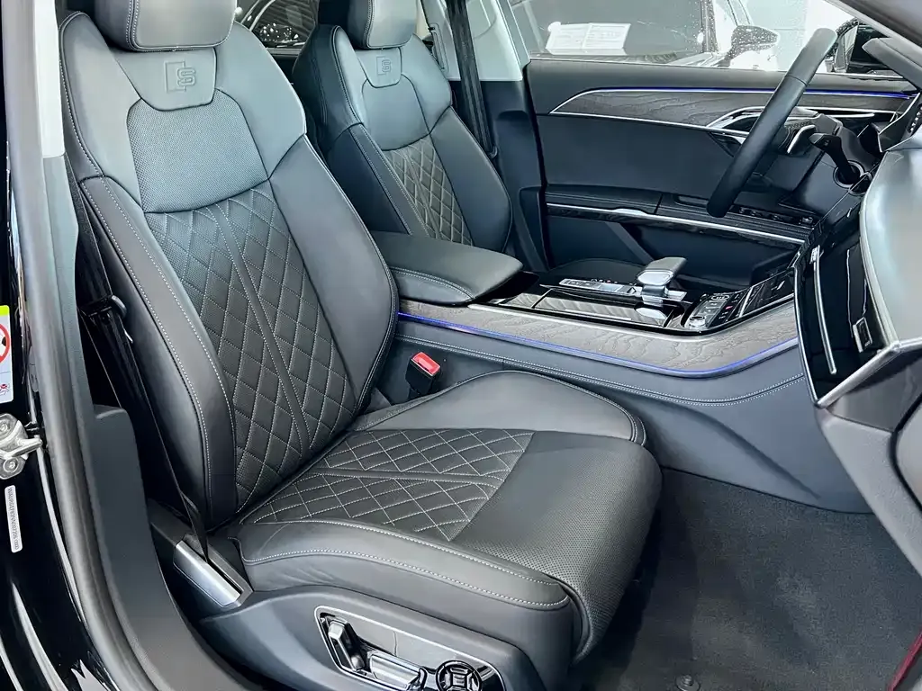 Audi A8 2023 из CN, фото 5