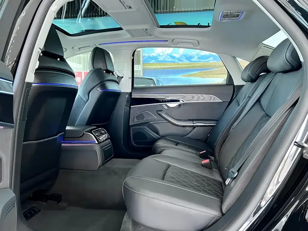 Audi A8 2023 из CN, фото 3