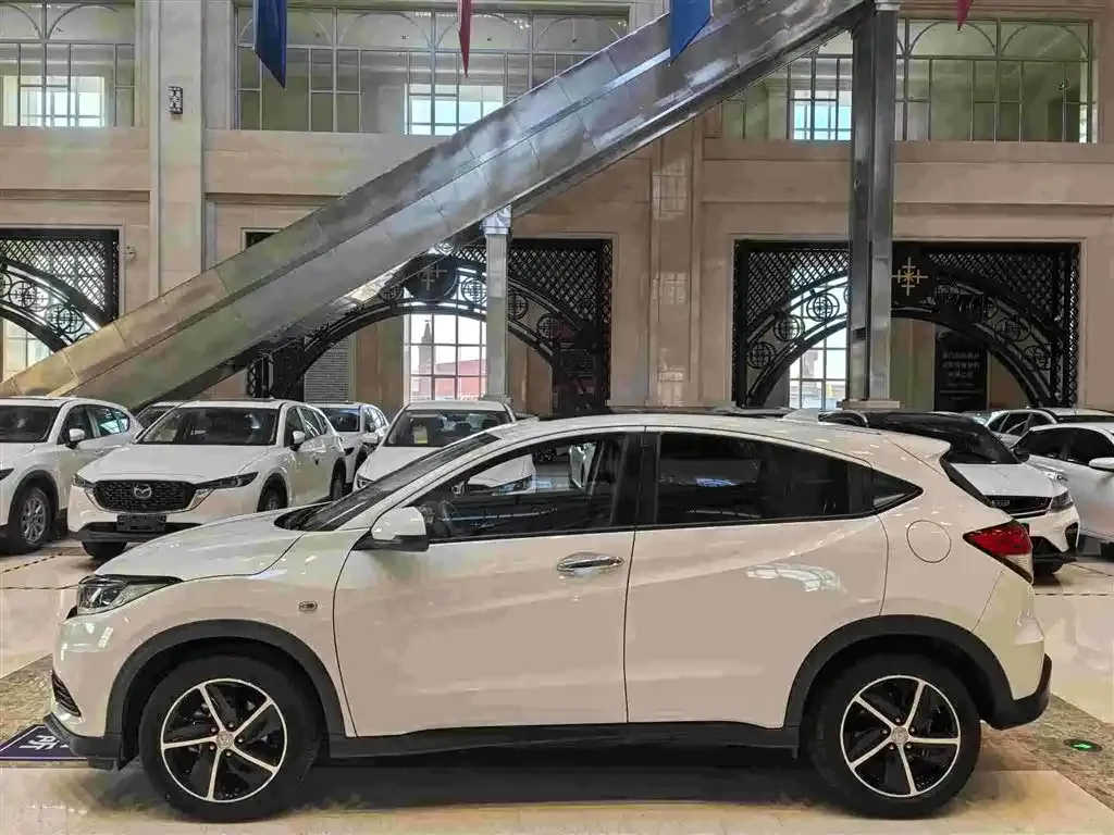 Honda Vezel 2021 из CN, фото 10