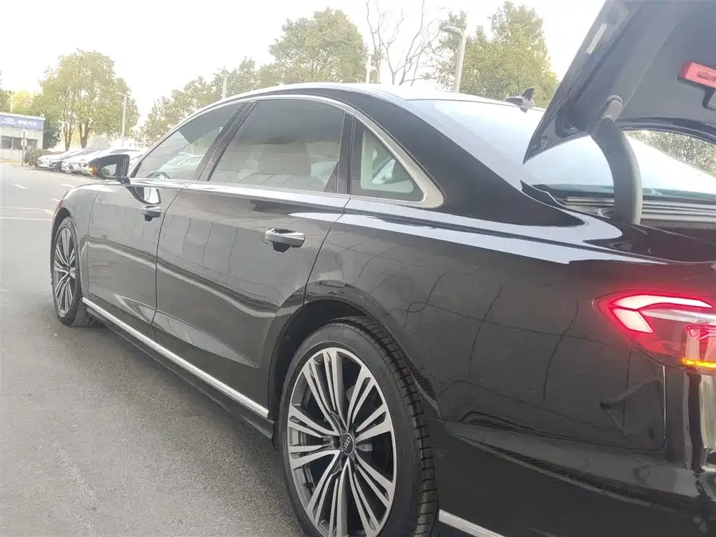 Audi A8 2022 из CN, фото 5