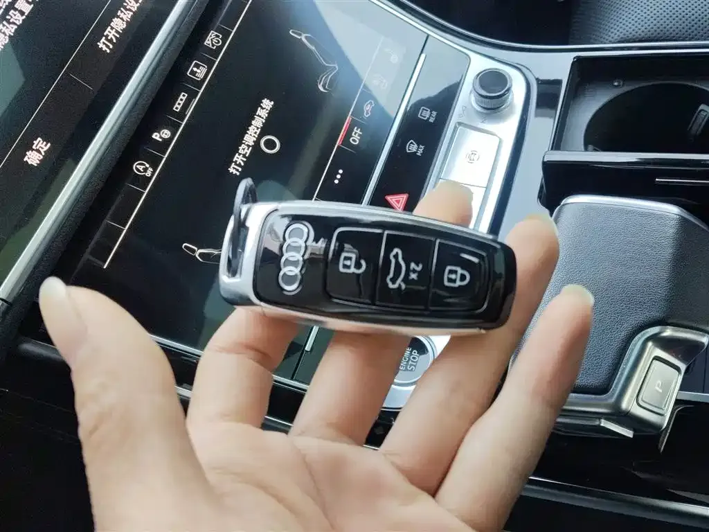 Audi A8 2022 из CN, фото 4