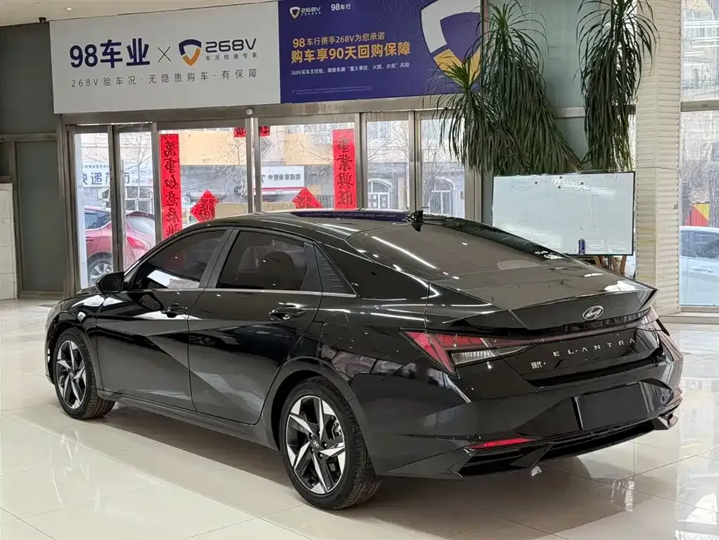 Hyundai Elantra — фото 10