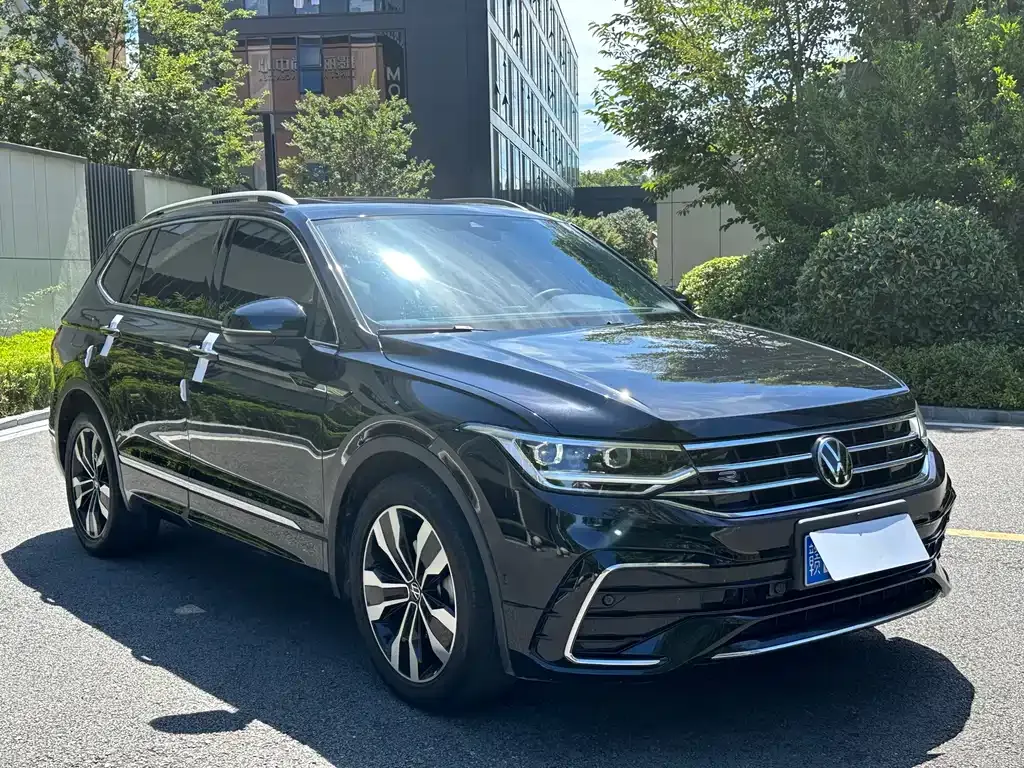 Volkswagen Tiguan L — фото 8