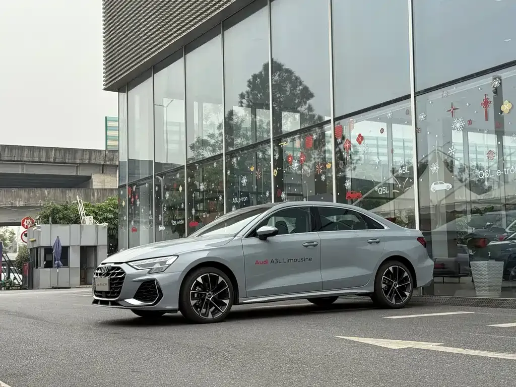 Audi A3 — фото 1