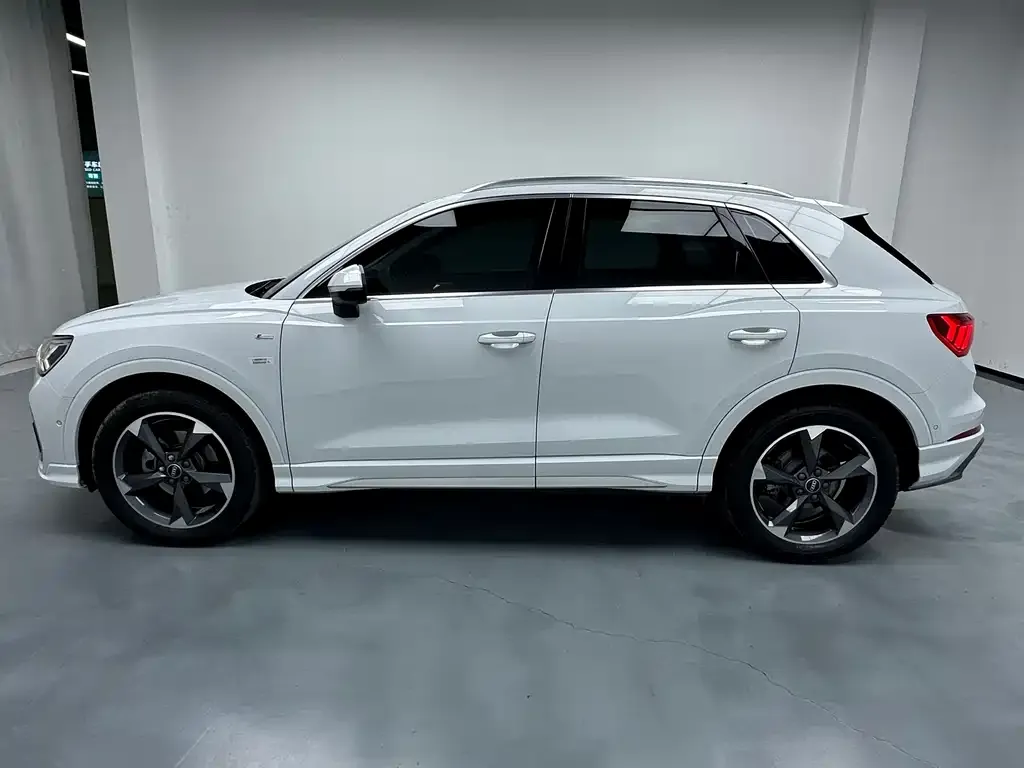 Audi Q3 2023 из CN, фото 4