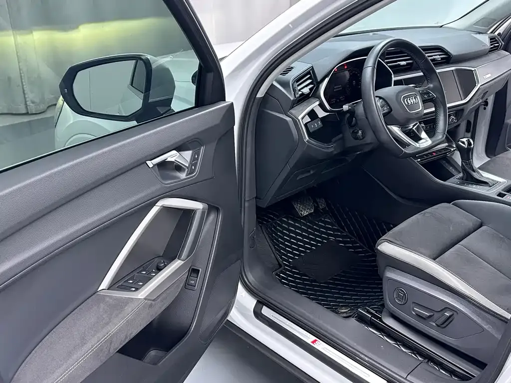 Audi Q3 2023 из CN, фото 10