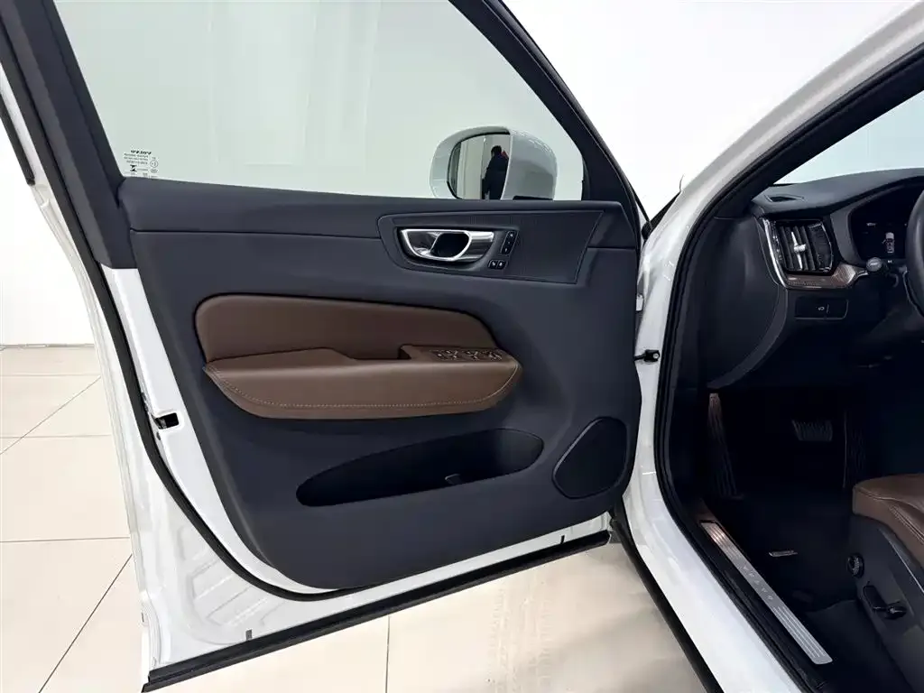 Volvo XC60 2022 из CN, фото 8