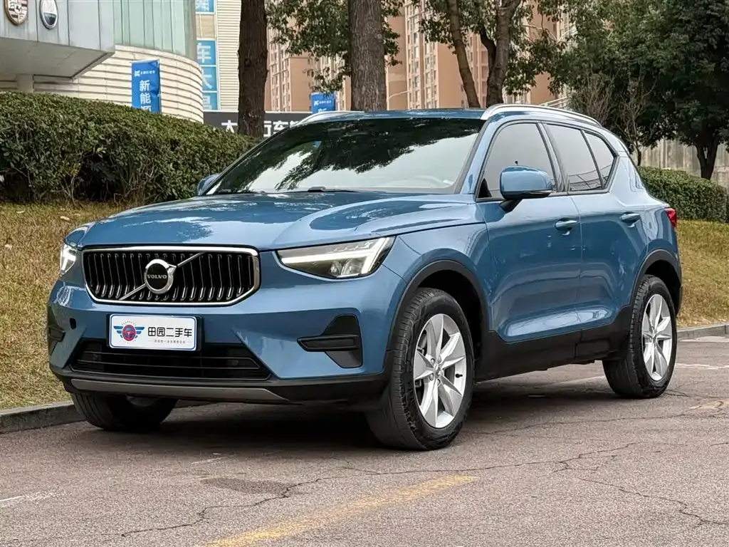 Volvo XC40 — фото 1