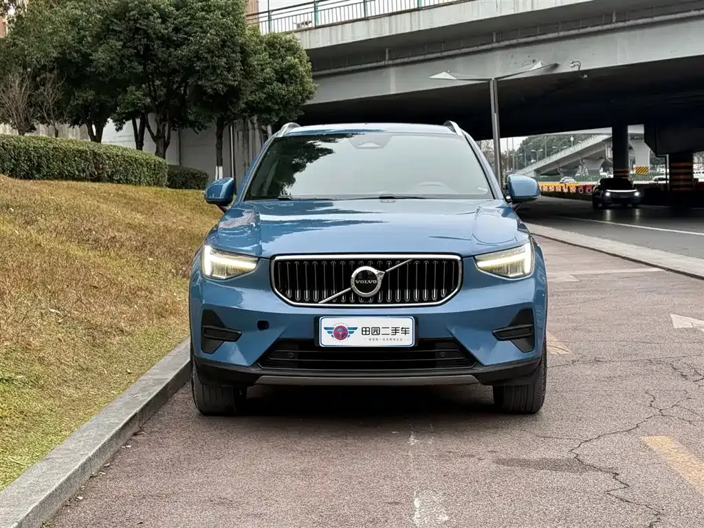Volvo XC40 — фото 8