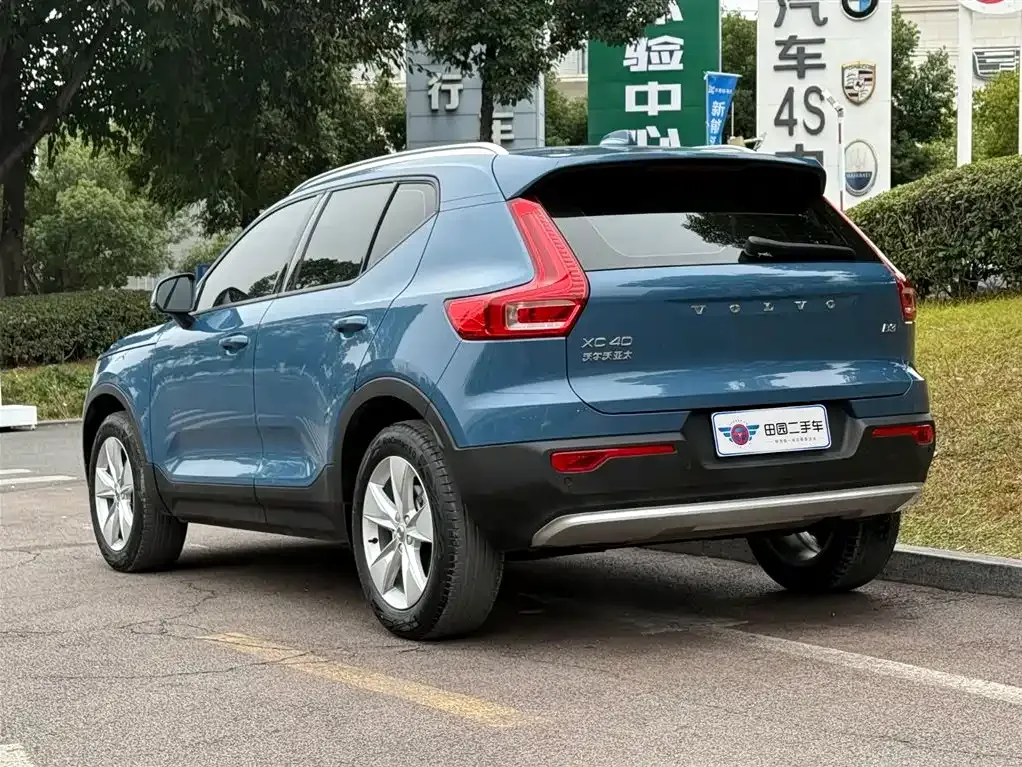Volvo XC40 — фото 9