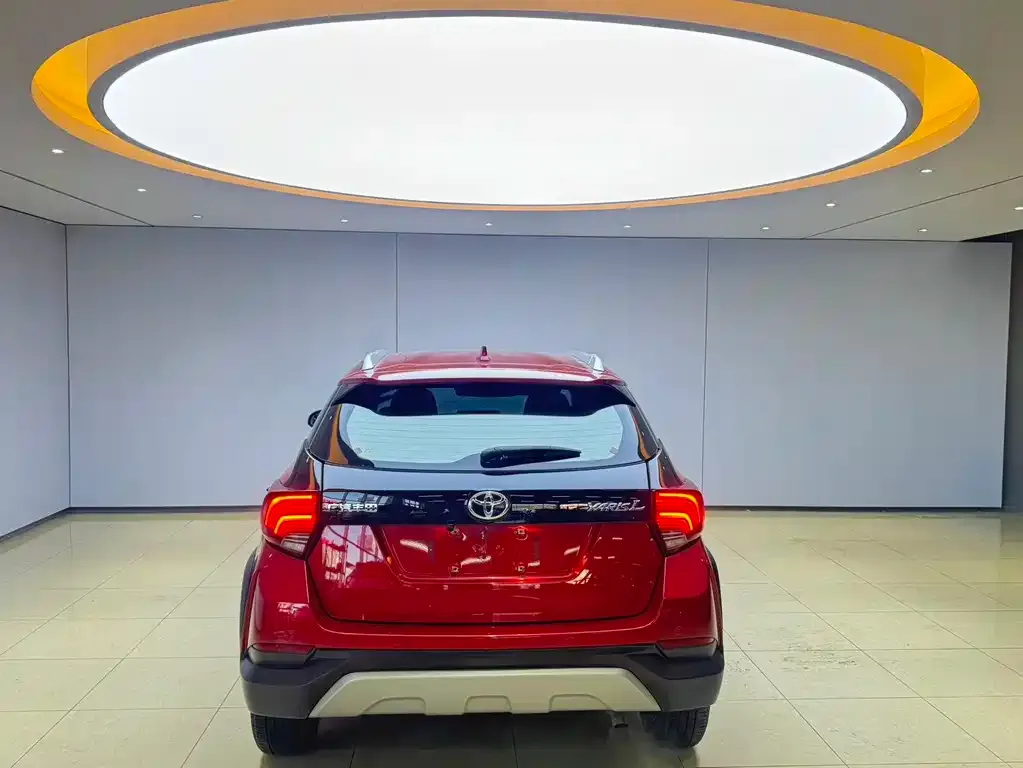 Toyota Yaris L — фото 10