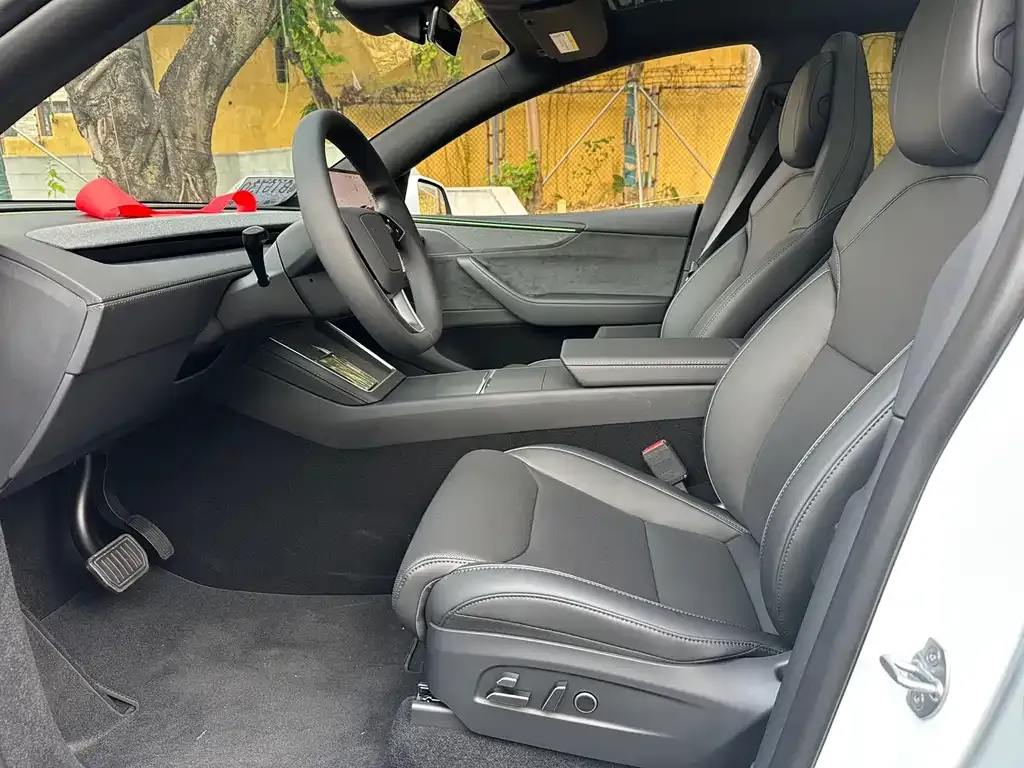 Tesla Model Y L — фото 3