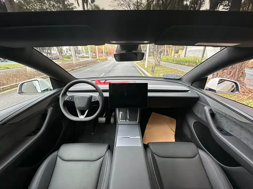 Tesla Model Y L — фото 7