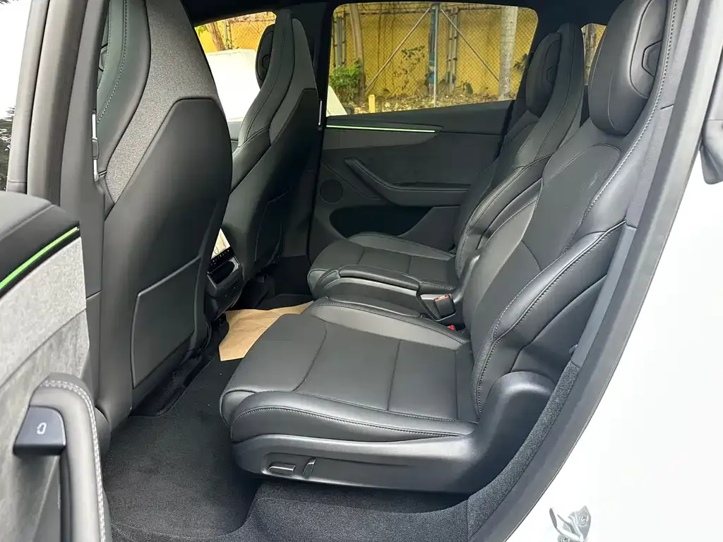 Tesla Model Y L — фото 2