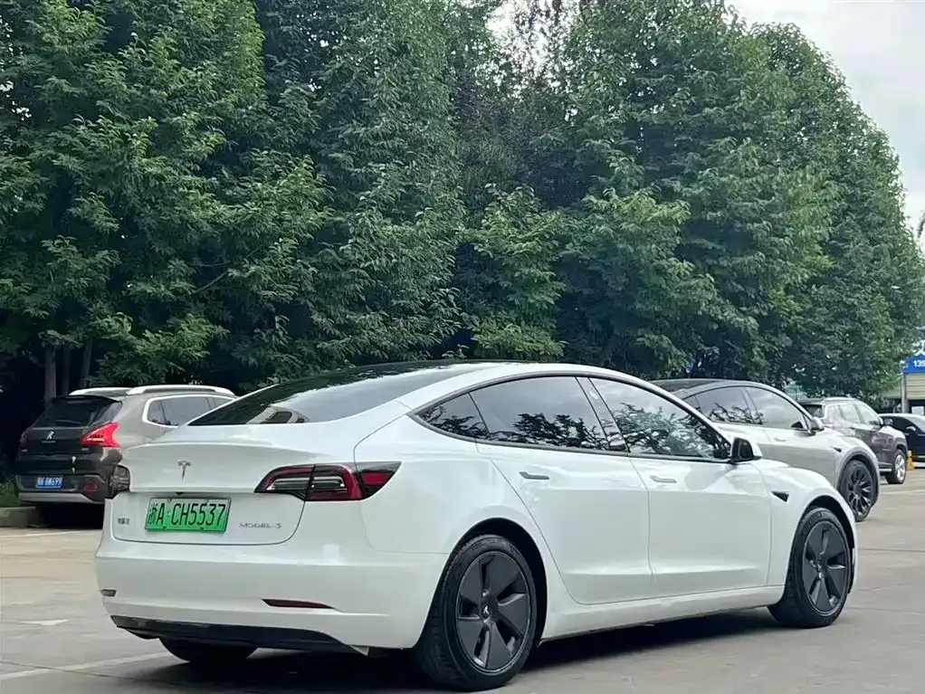 Tesla Model 3 — фото 10