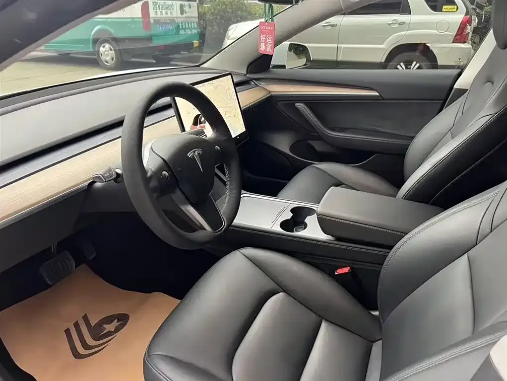 Tesla Model 3 — фото 4