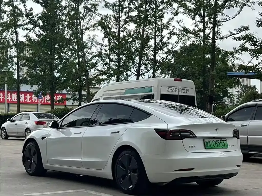 Tesla Model 3 — фото 8
