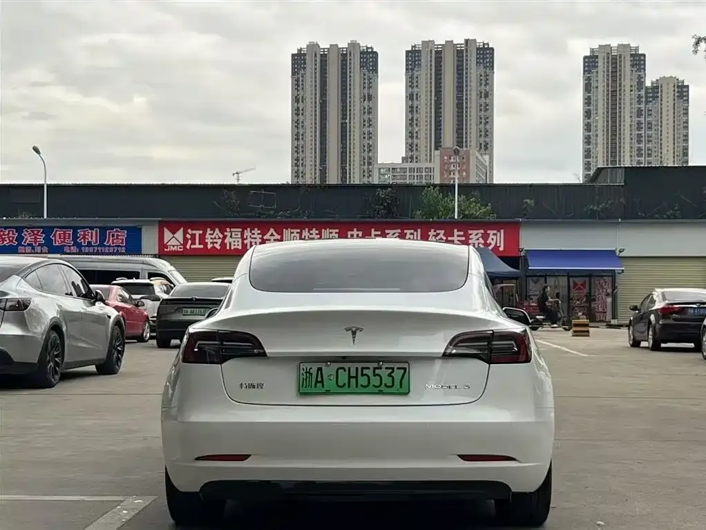 Tesla Model 3 — фото 9
