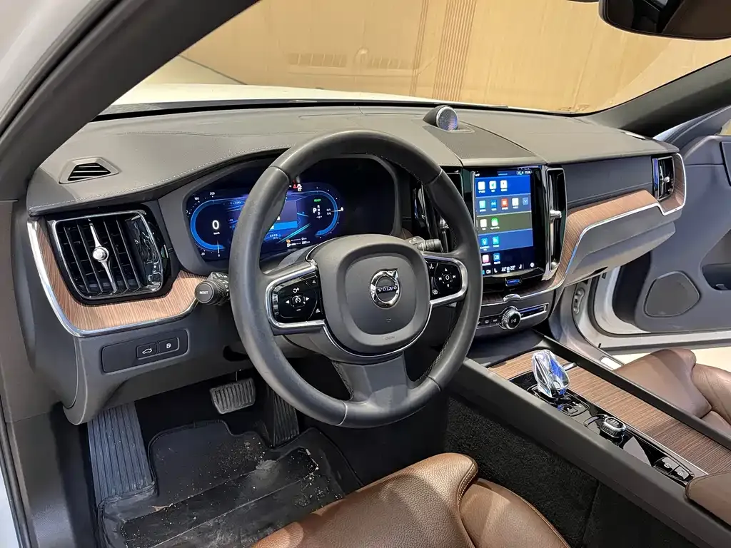 Volvo XC60 PHEV 2023 из CN, фото 10