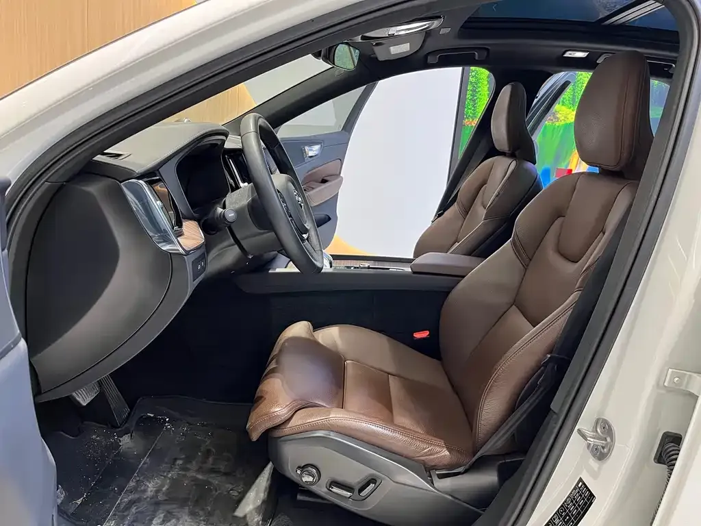 Volvo XC60 PHEV 2023 из CN, фото 9
