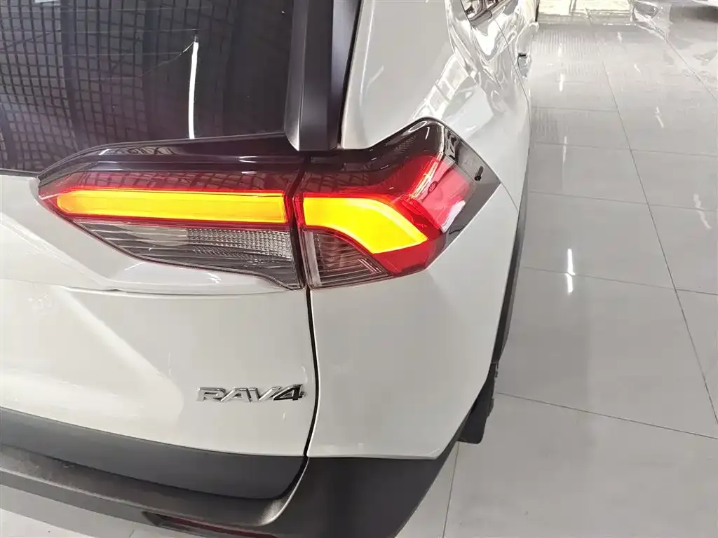 Toyota RAV4 2022 из CN, фото 3