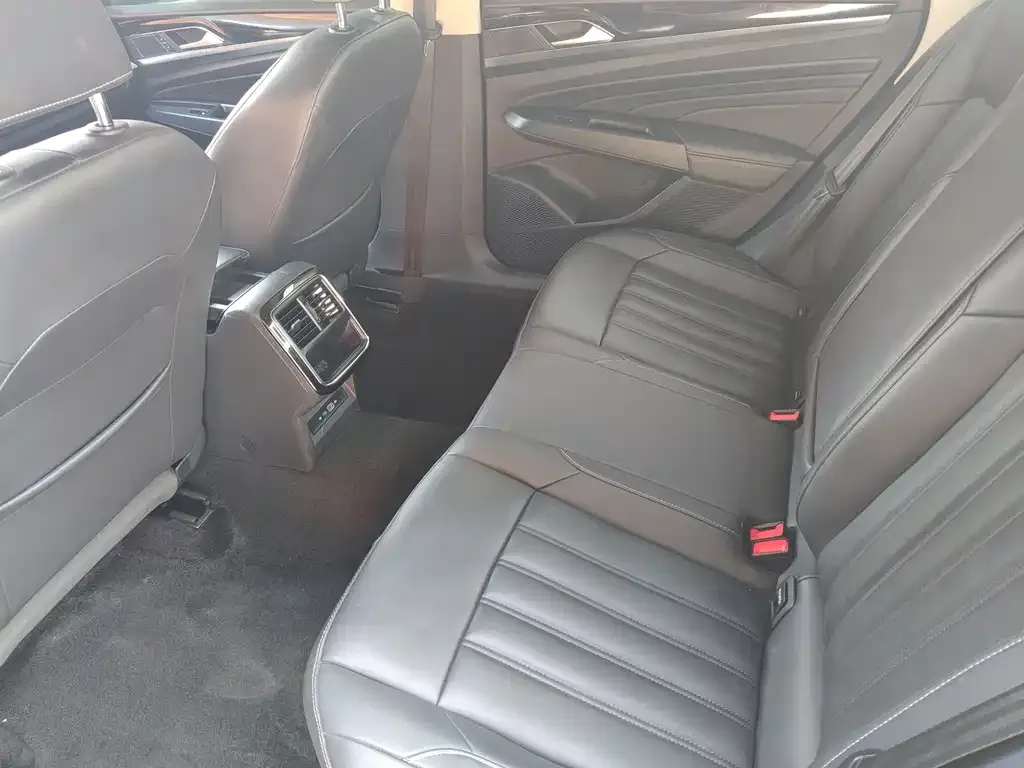 Volkswagen Passat 2023 из CN, фото 5