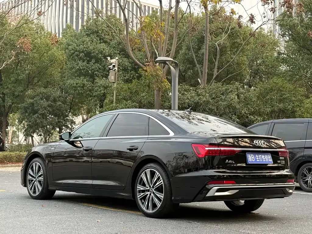 Audi A6L — фото 7