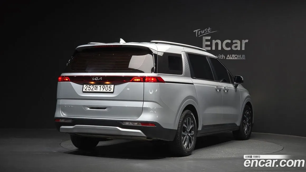 Kia Carnival — фото 4