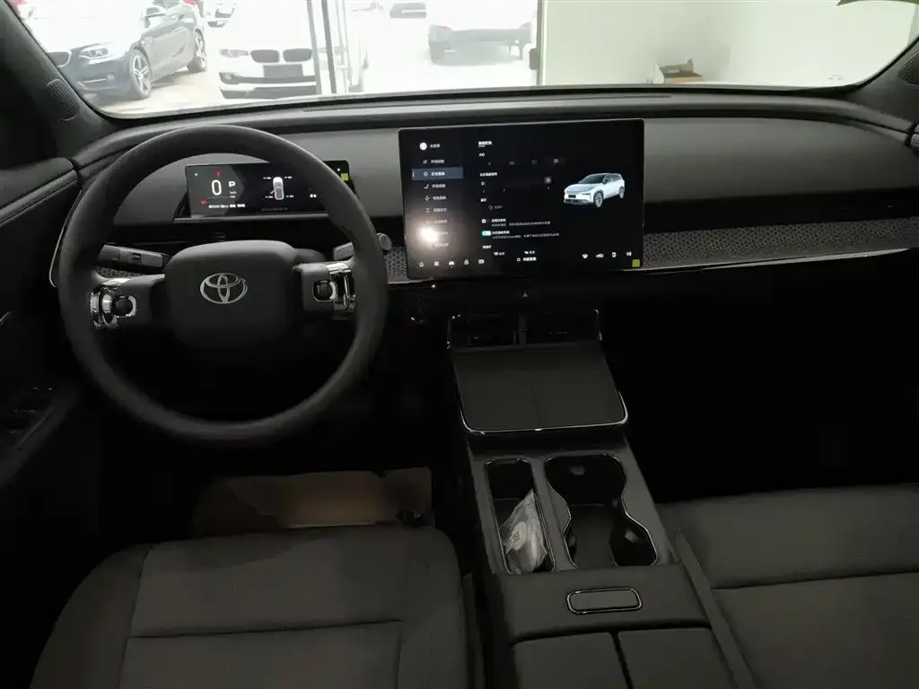 Toyota Platinum 3X 2025 из CN, фото 3