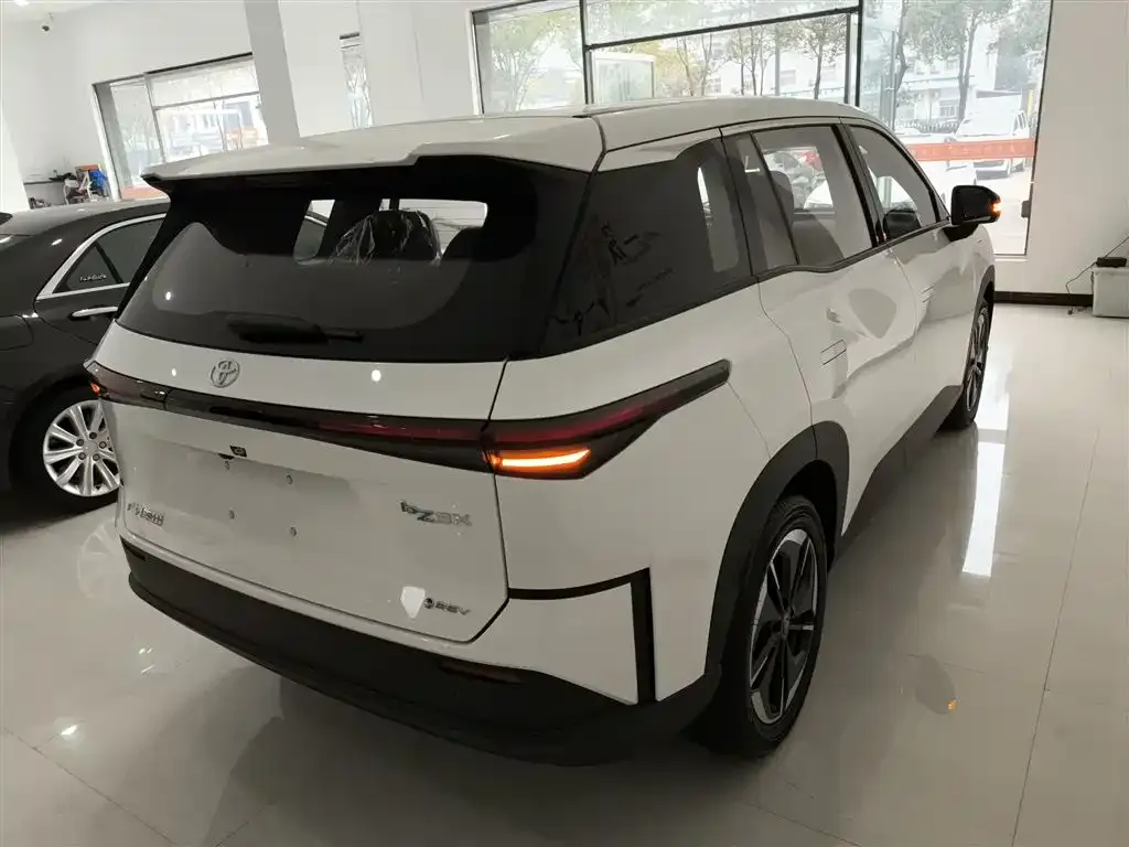 Toyota Platinum 3X 2025 из CN, фото 10